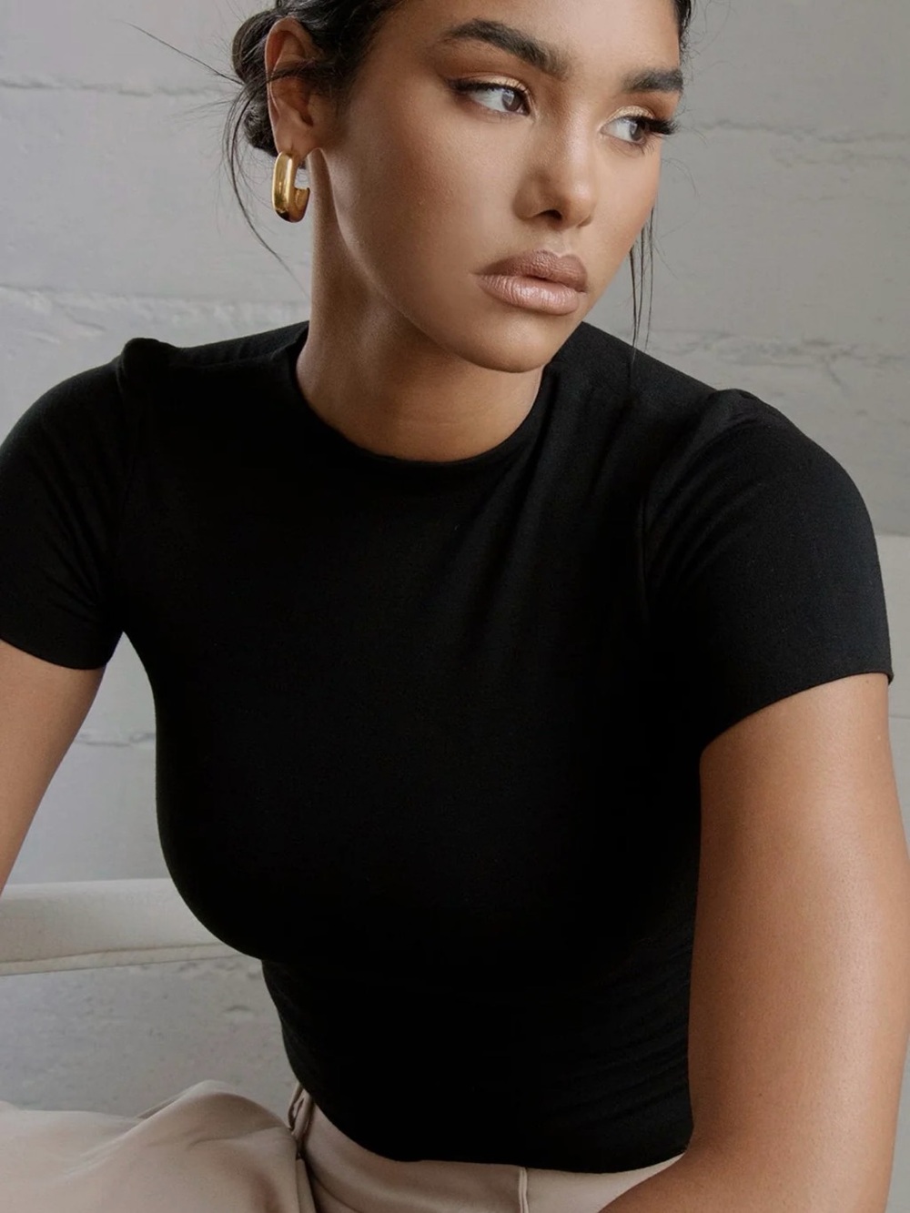 Re Ona Black Short Sleeve Fitted Crewneck Crop Top